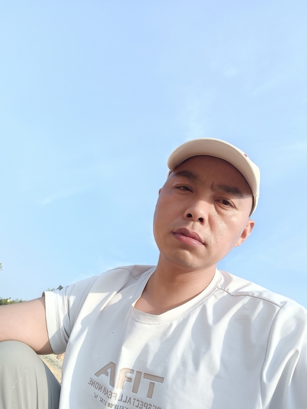 哥哥的第一张照片--漳州相亲网
