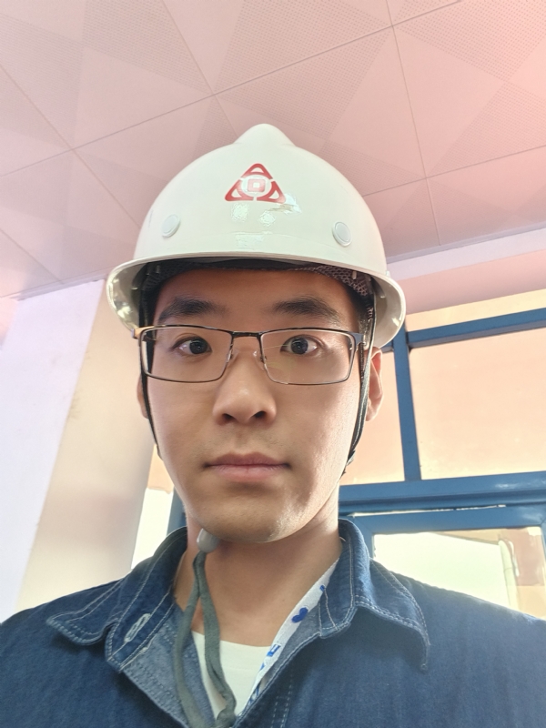 何鹏宇的第二张照片--漳州相亲网